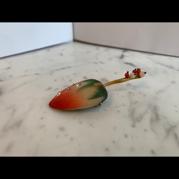 Vintage Alexis Bittar strawberry lucite brooch. - Picture 4 of 8